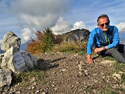 58 Dopo ripida costante faticosa salita eccomi in vetta al Castel Regina (1424 m) con vista in Foldone appena salito